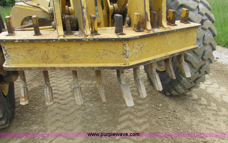 image for item K2147 2004 John Deere 770CH motor grader