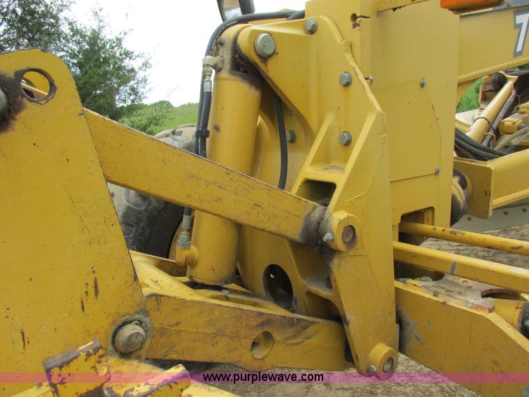 image for item K2147 2004 John Deere 770CH motor grader
