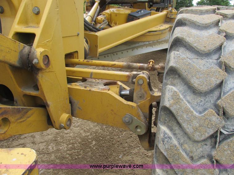 image for item K2147 2004 John Deere 770CH motor grader