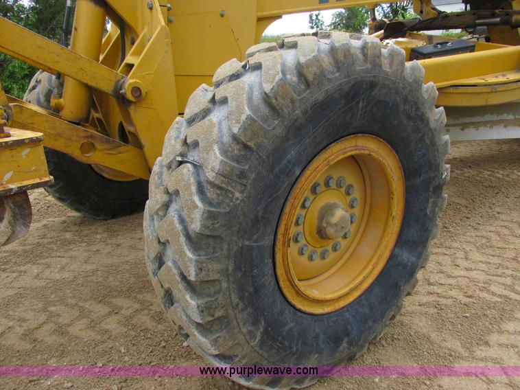 image for item K2147 2004 John Deere 770CH motor grader