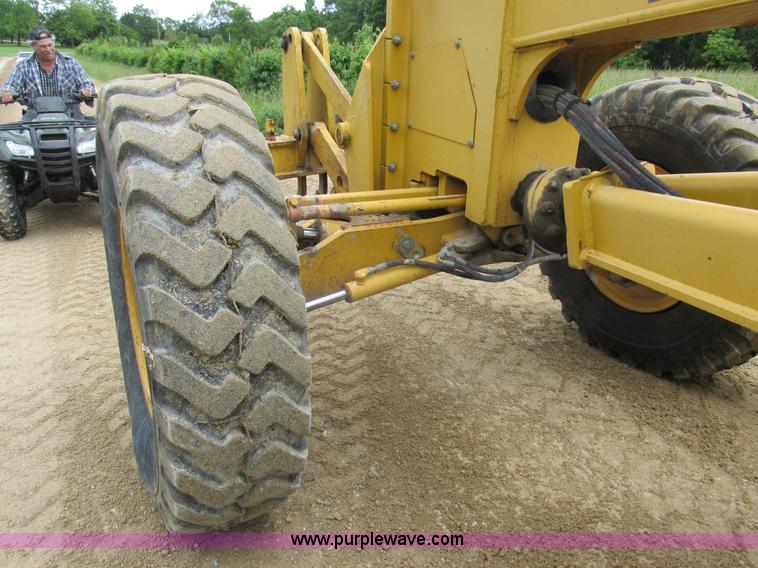 image for item K2147 2004 John Deere 770CH motor grader