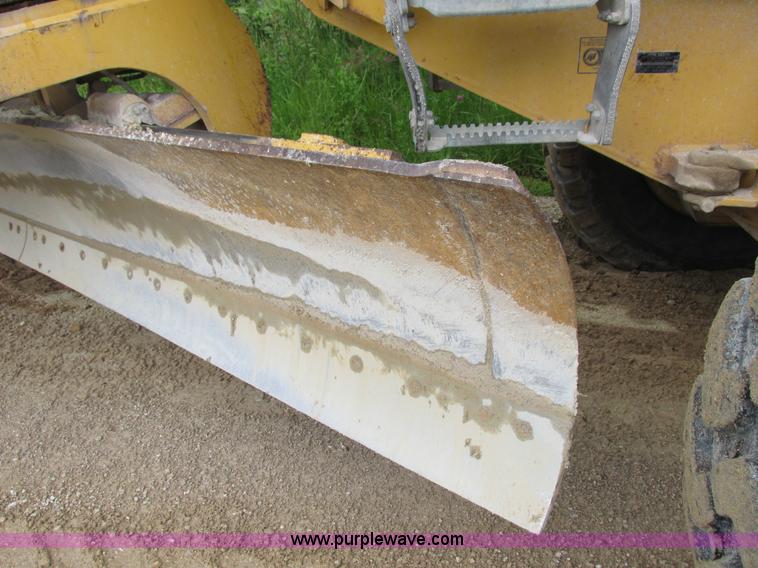 image for item K2147 2004 John Deere 770CH motor grader