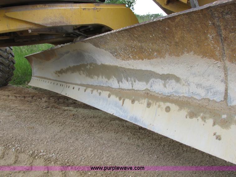 image for item K2147 2004 John Deere 770CH motor grader