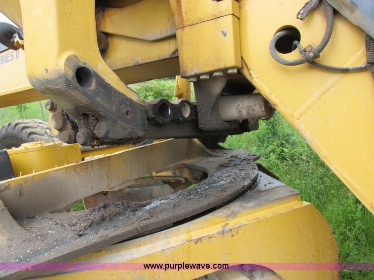 image for item K2147 2004 John Deere 770CH motor grader