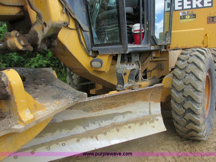 image for item K2147 2004 John Deere 770CH motor grader