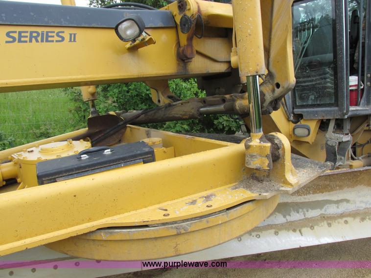 image for item K2147 2004 John Deere 770CH motor grader