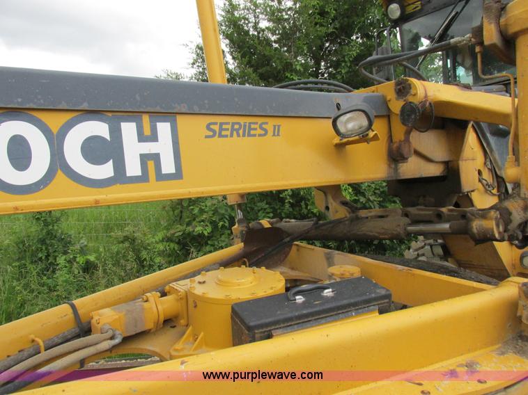 image for item K2147 2004 John Deere 770CH motor grader