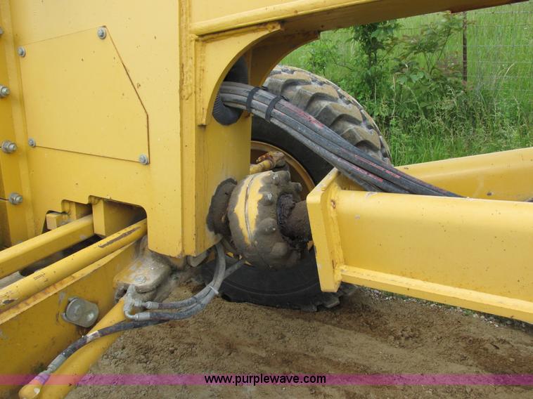 image for item K2147 2004 John Deere 770CH motor grader