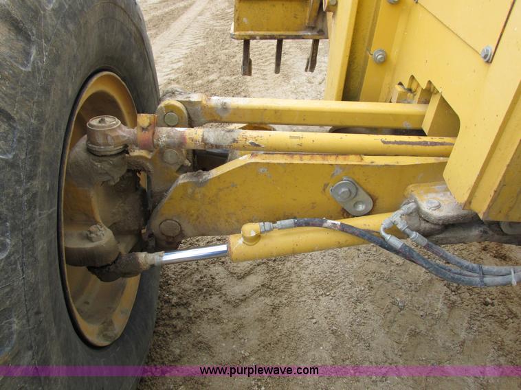 image for item K2147 2004 John Deere 770CH motor grader