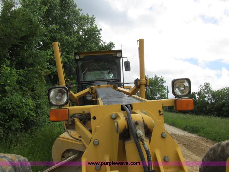 image for item K2147 2004 John Deere 770CH motor grader