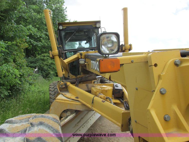 image for item K2147 2004 John Deere 770CH motor grader