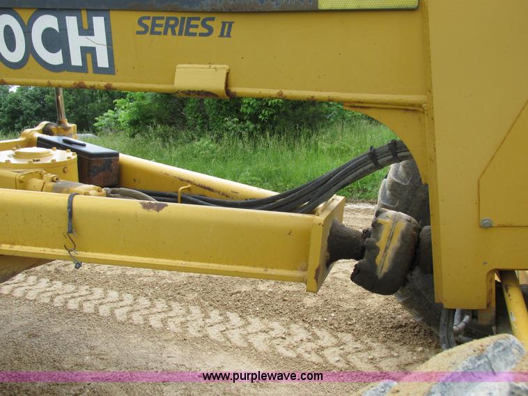 image for item K2147 2004 John Deere 770CH motor grader