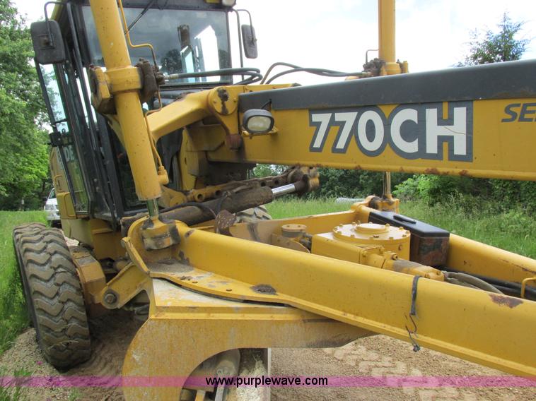 image for item K2147 2004 John Deere 770CH motor grader