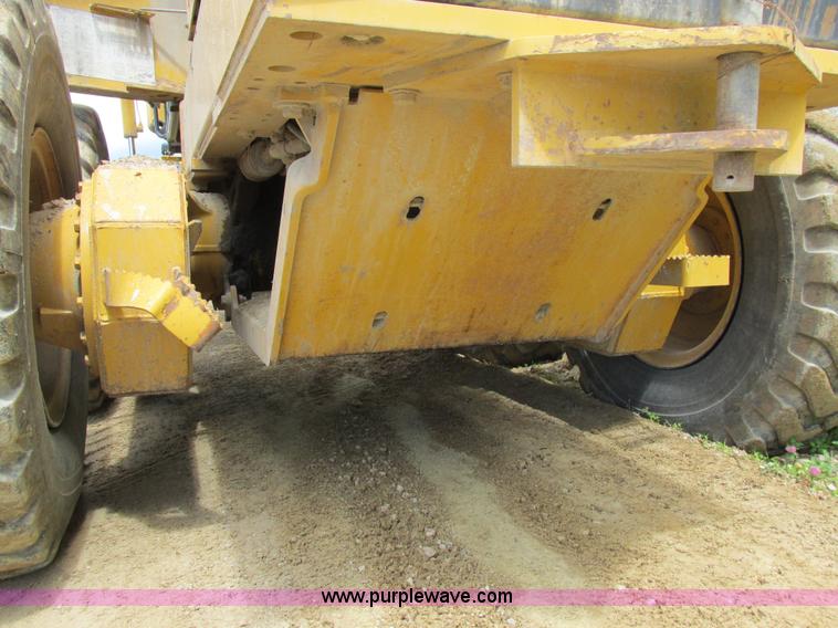 image for item K2147 2004 John Deere 770CH motor grader