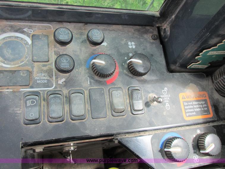 image for item K2147 2004 John Deere 770CH motor grader