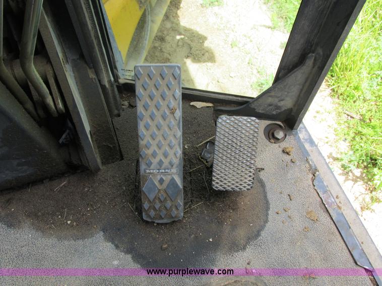 image for item K2147 2004 John Deere 770CH motor grader