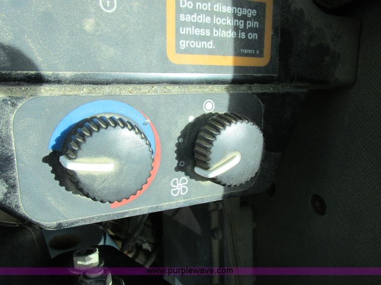 image for item K2147 2004 John Deere 770CH motor grader