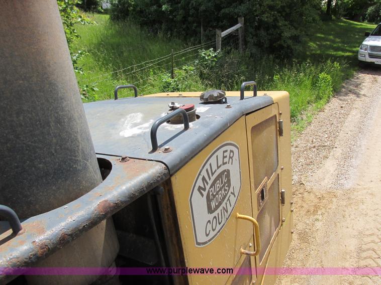 image for item K2147 2004 John Deere 770CH motor grader