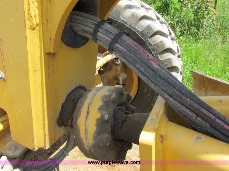 image for item K2147 2004 John Deere 770CH motor grader