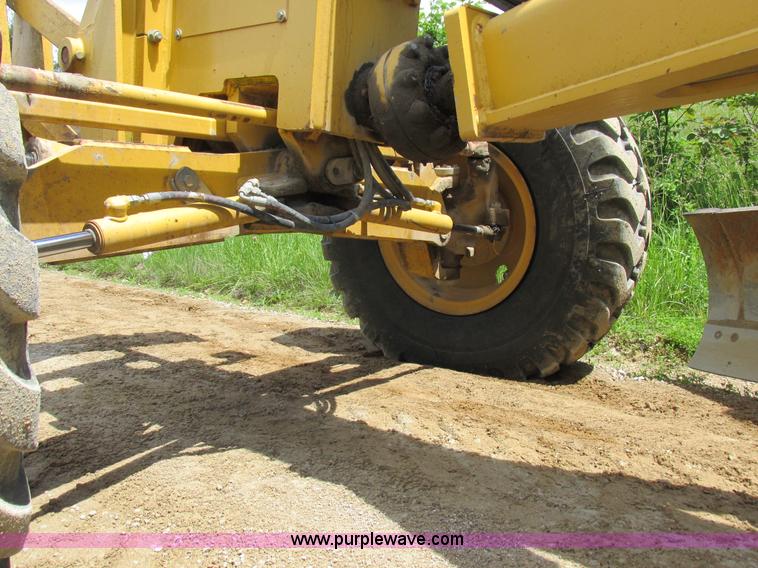 image for item K2147 2004 John Deere 770CH motor grader