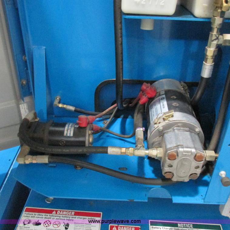 image for item K2151 2005 Genie Z-34/22 boom lift