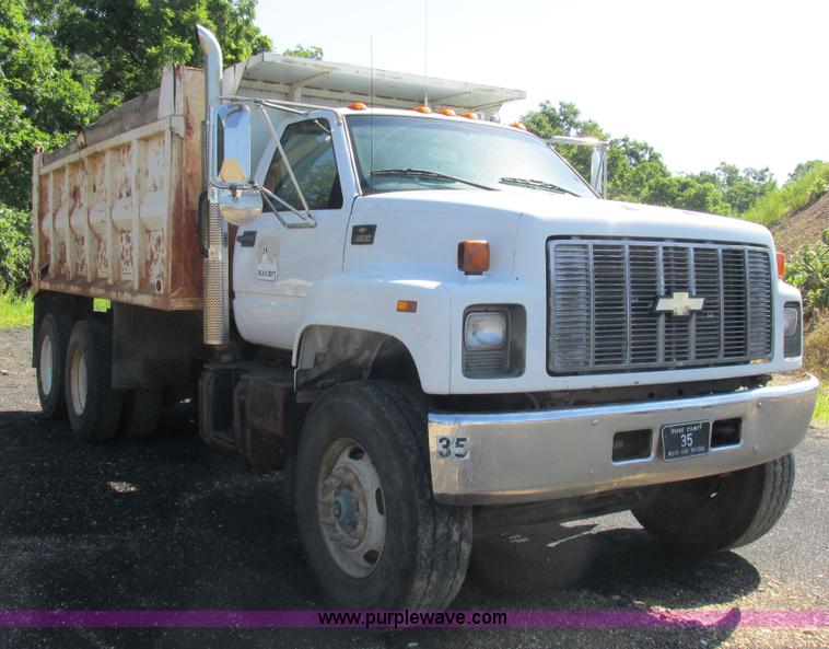 image for item K2157 2002 Chevrolet C7500 dump truck