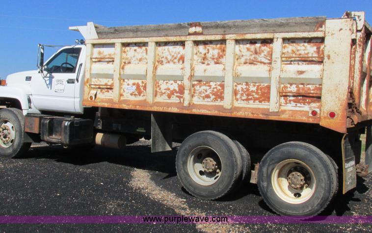 image for item K2157 2002 Chevrolet C7500 dump truck
