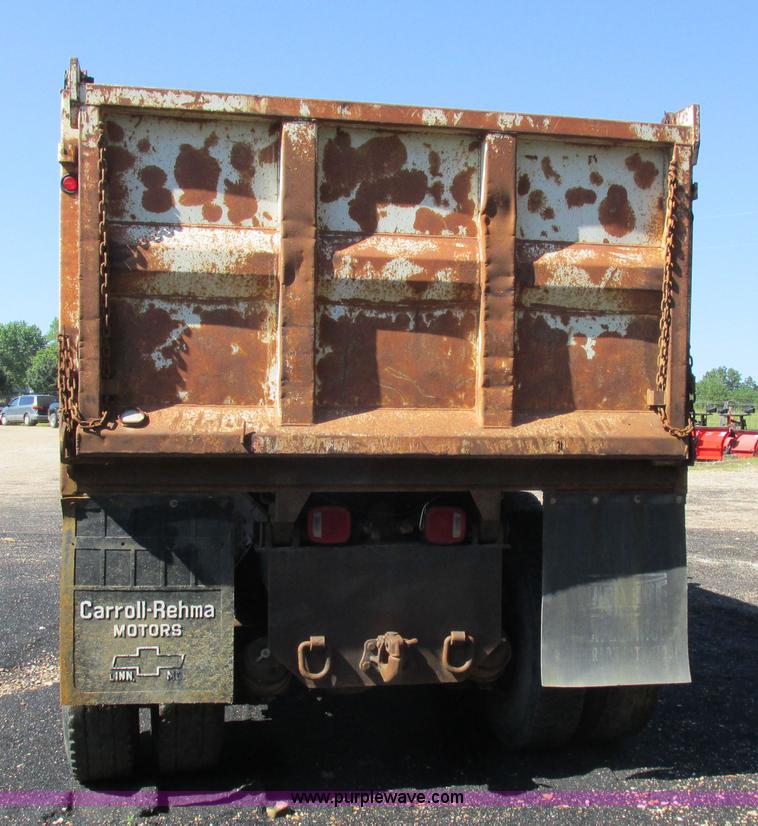 image for item K2157 2002 Chevrolet C7500 dump truck