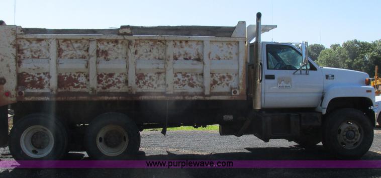 image for item K2157 2002 Chevrolet C7500 dump truck