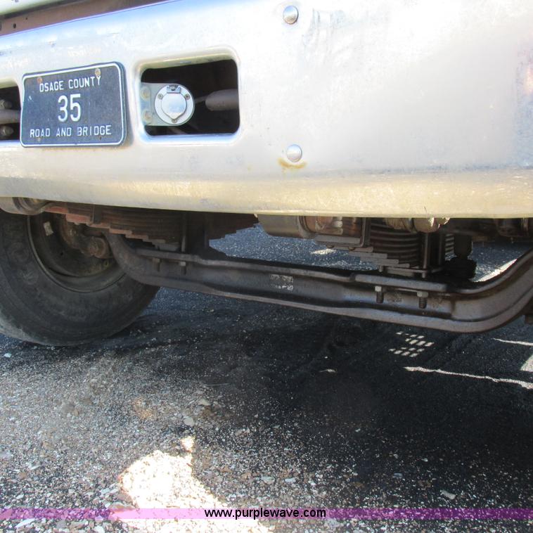 image for item K2157 2002 Chevrolet C7500 dump truck