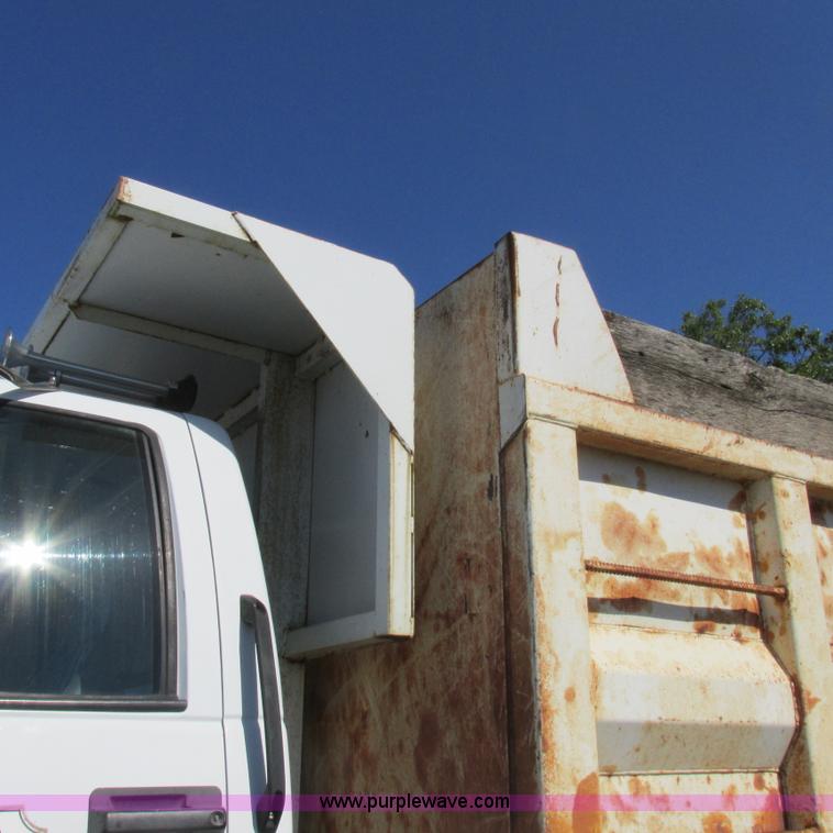 image for item K2157 2002 Chevrolet C7500 dump truck