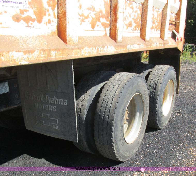 image for item K2157 2002 Chevrolet C7500 dump truck