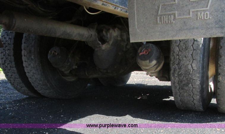 image for item K2157 2002 Chevrolet C7500 dump truck