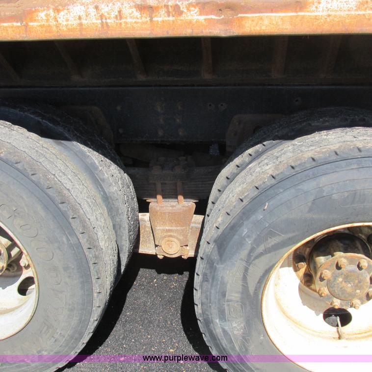 image for item K2157 2002 Chevrolet C7500 dump truck