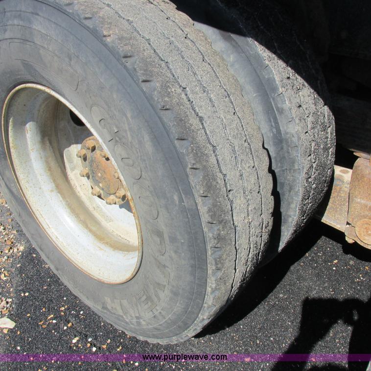 image for item K2157 2002 Chevrolet C7500 dump truck