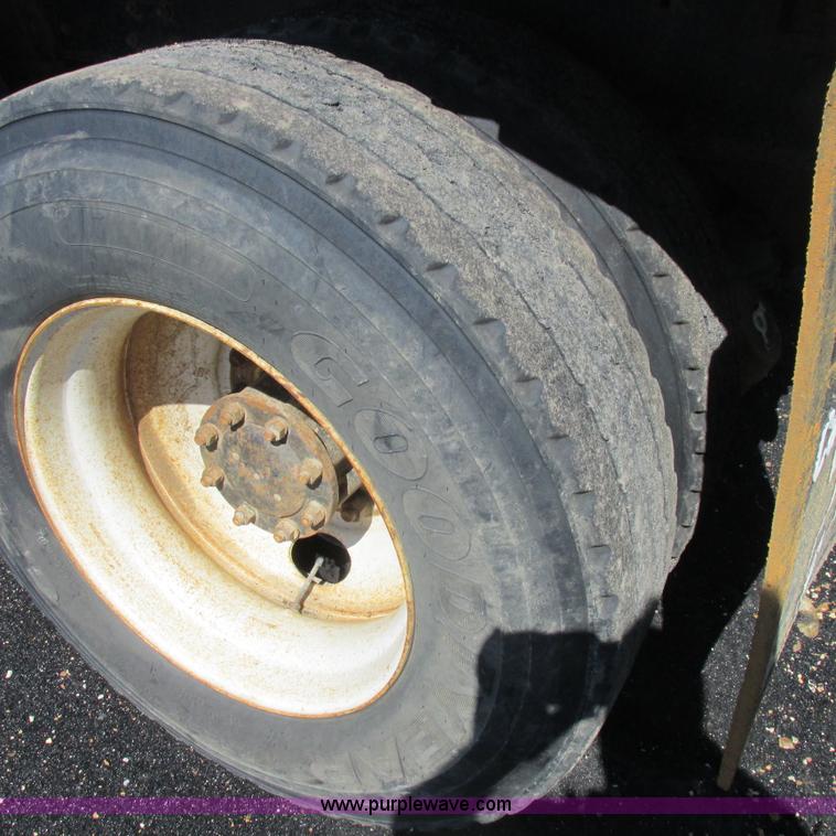 image for item K2157 2002 Chevrolet C7500 dump truck