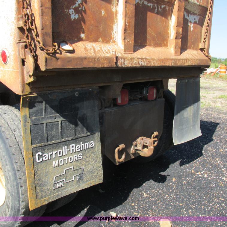 image for item K2157 2002 Chevrolet C7500 dump truck