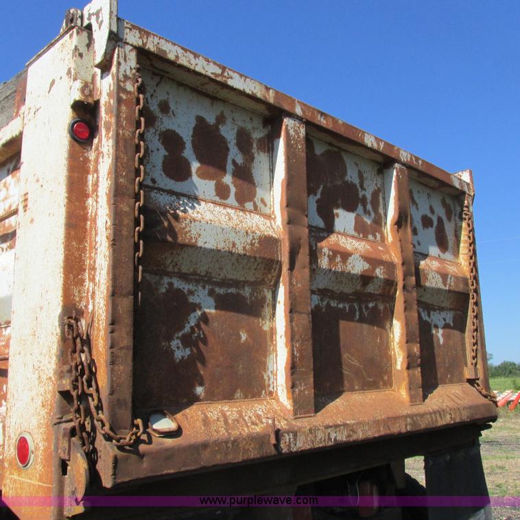 image for item K2157 2002 Chevrolet C7500 dump truck