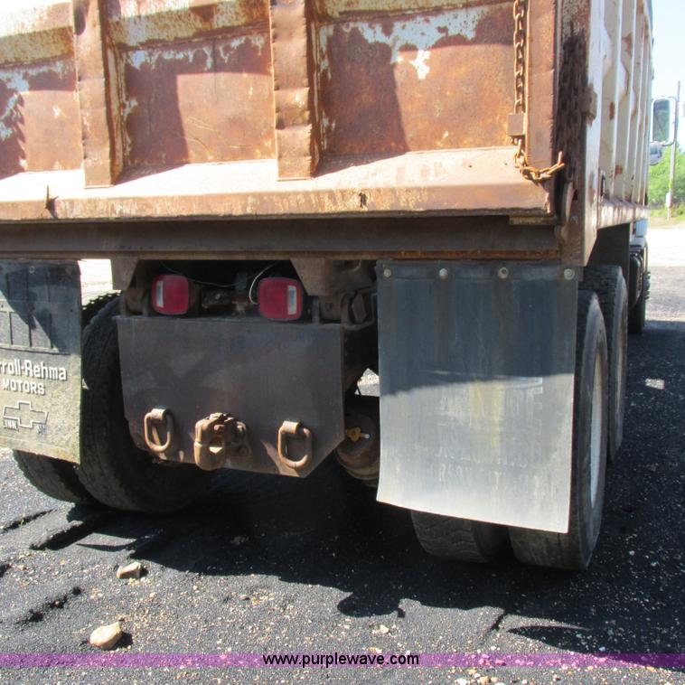 image for item K2157 2002 Chevrolet C7500 dump truck