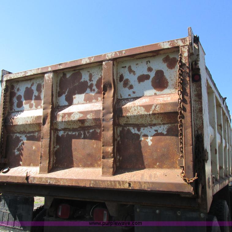 image for item K2157 2002 Chevrolet C7500 dump truck