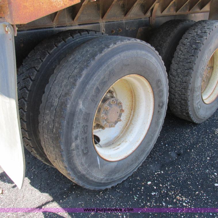 image for item K2157 2002 Chevrolet C7500 dump truck