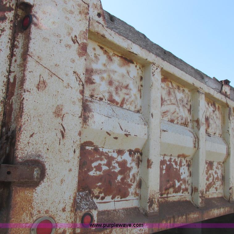 image for item K2157 2002 Chevrolet C7500 dump truck