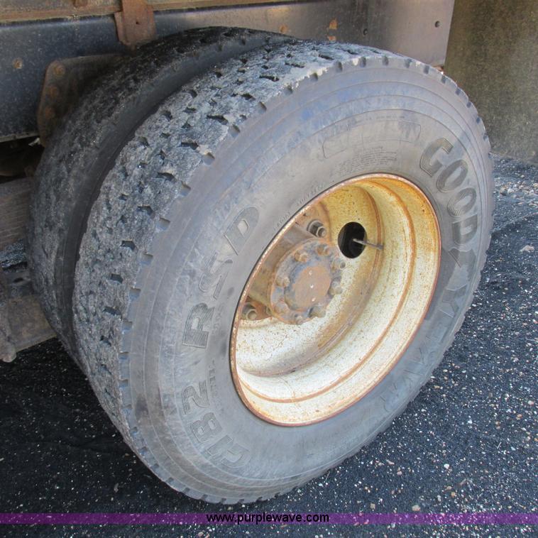 image for item K2157 2002 Chevrolet C7500 dump truck