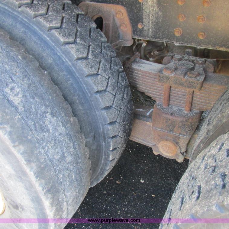 image for item K2157 2002 Chevrolet C7500 dump truck