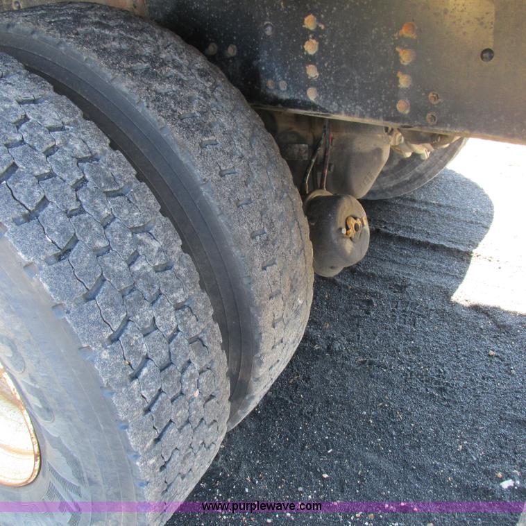 image for item K2157 2002 Chevrolet C7500 dump truck