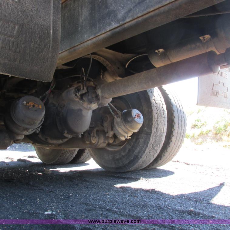 image for item K2157 2002 Chevrolet C7500 dump truck