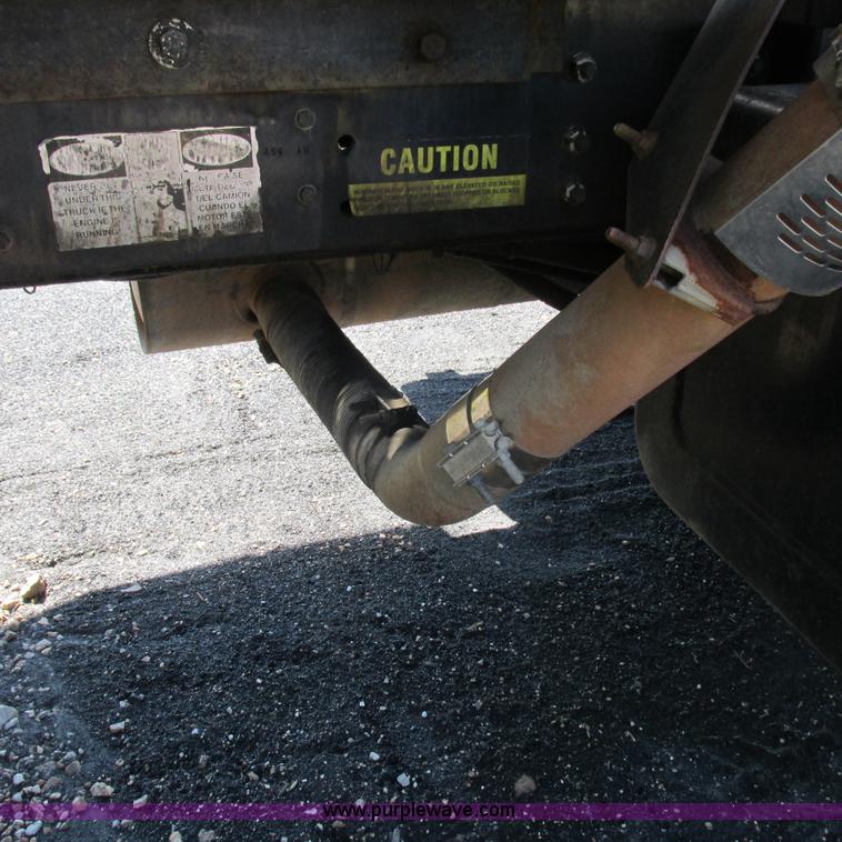 image for item K2157 2002 Chevrolet C7500 dump truck