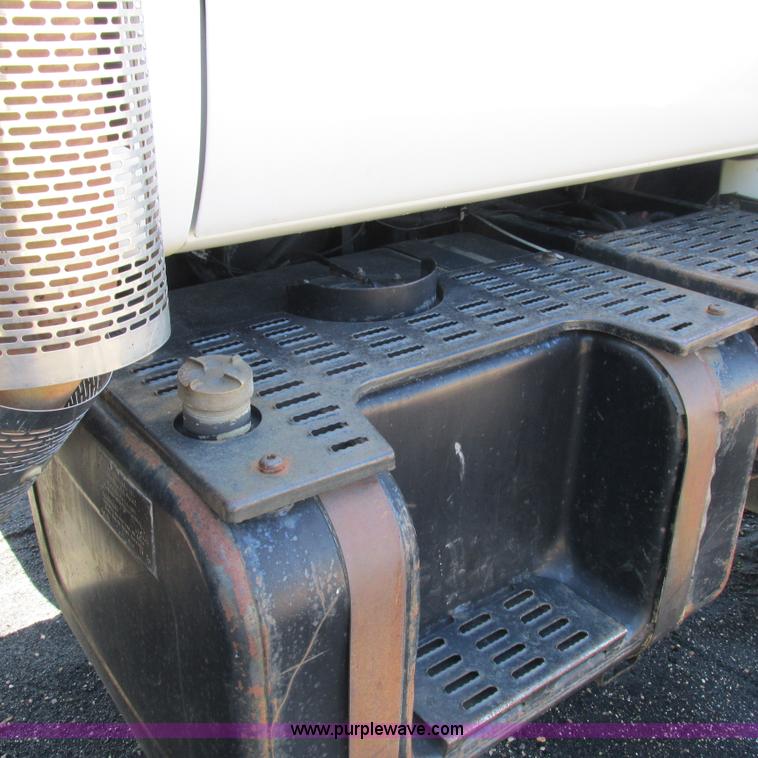 image for item K2157 2002 Chevrolet C7500 dump truck