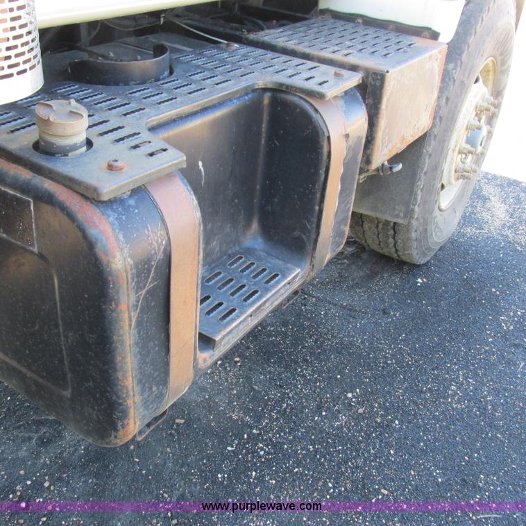 image for item K2157 2002 Chevrolet C7500 dump truck