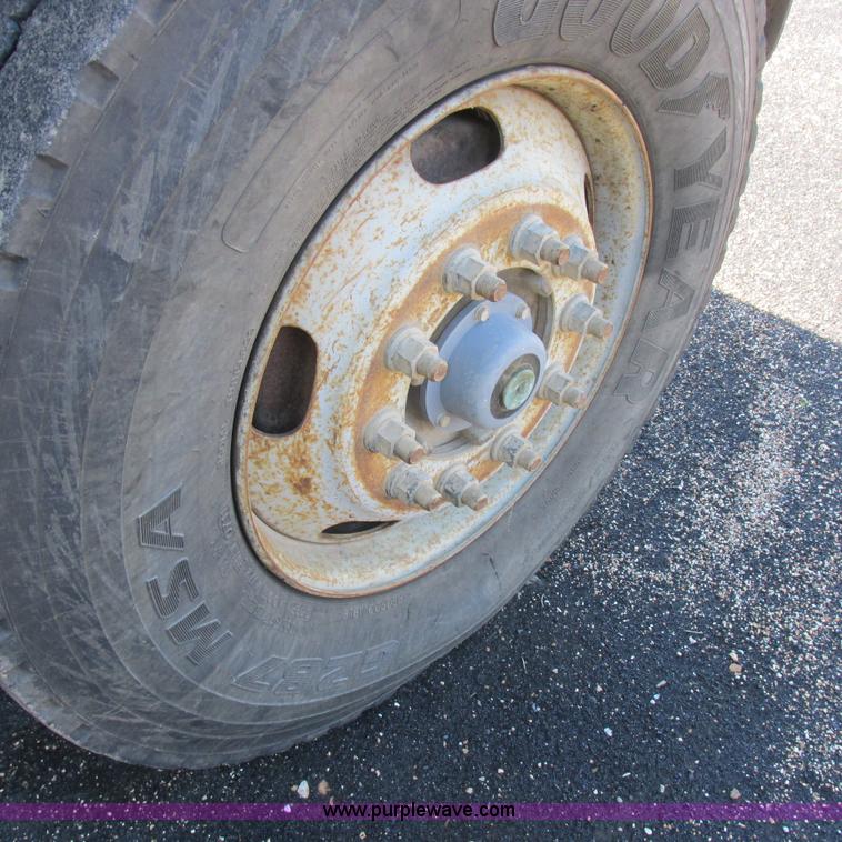 image for item K2157 2002 Chevrolet C7500 dump truck